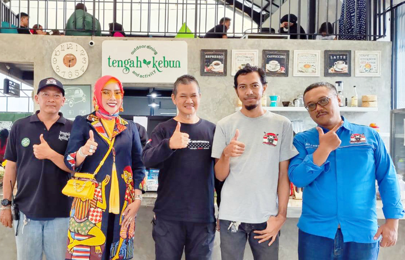 Cafe Tengah Kebun 