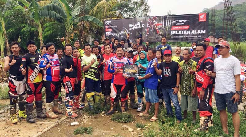 Komunitas Honda CRF150L Tangerang Main Trabas Sambil Beramal