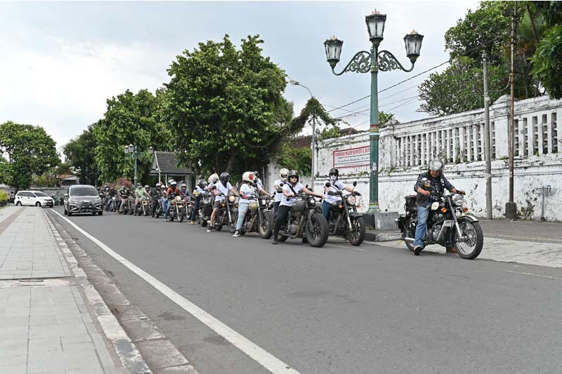 Royal Enfield Riding