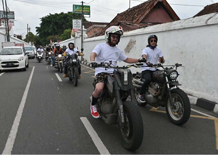 Royal Enfield Riding