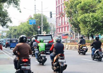 Mematuhi Rambu Lalu Lintas