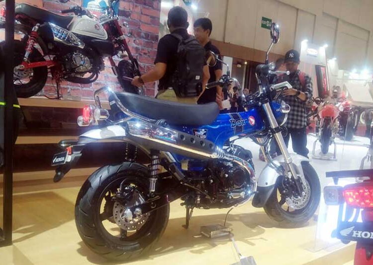 Honda ST125 Dax Warna