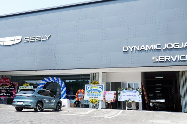 Geely Resmikan Diler 3S
